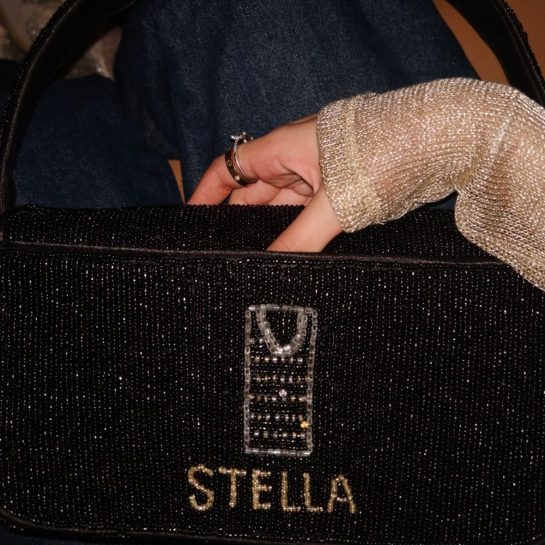 خاص ل"هي": العلامة السعودية STELLA... حقائب تطرز رسائل حب إلى الرياض