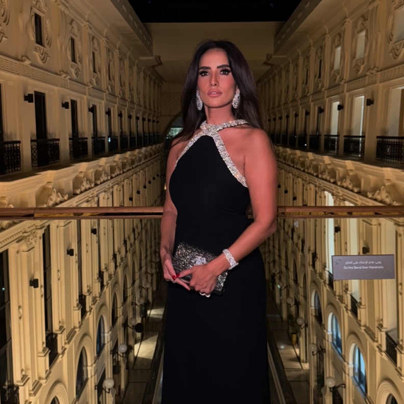 زينة بطلة ورد وشوكولاتة بأجمل تصاميم المجوهرات