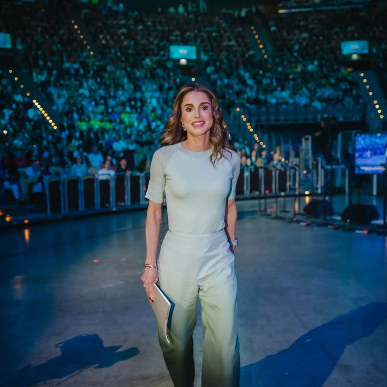 إطلالات رسمية وأنيقة مستوحاة من الملكة رانيا