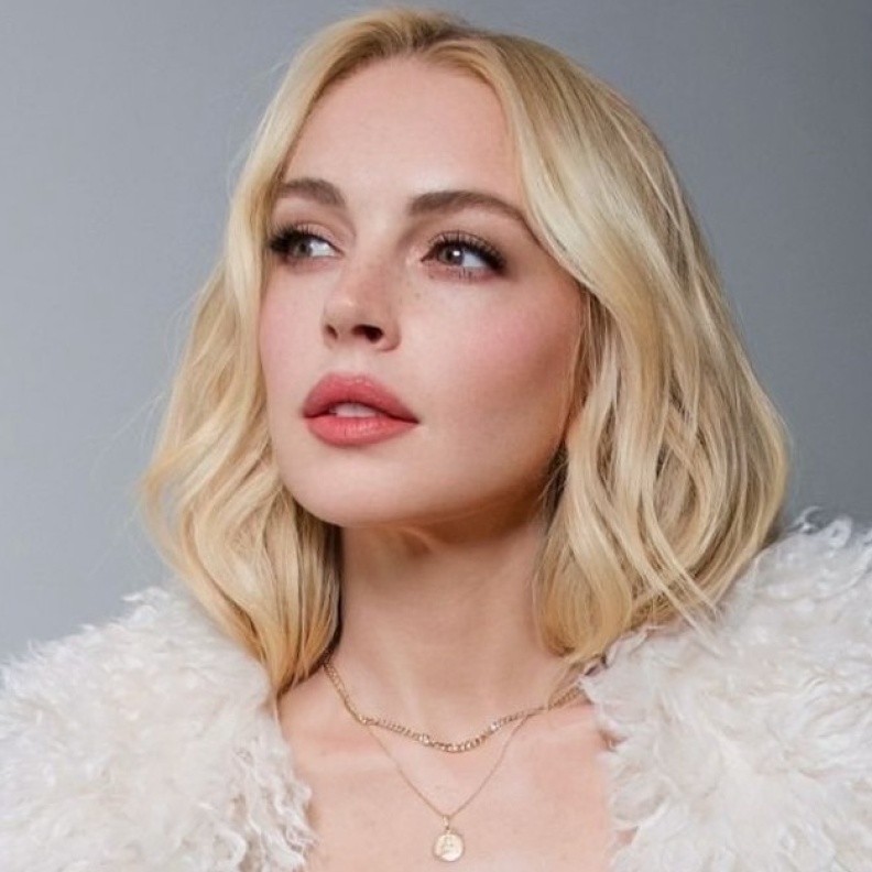 ليندسي لوهان صورة من انستغرام Hung Vanngo