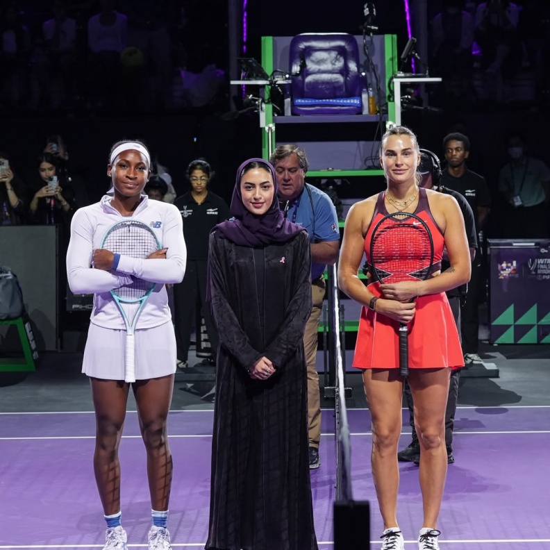 مشاركة يارا النملة في نهائيات رابطة محترفات التنس في الرياض