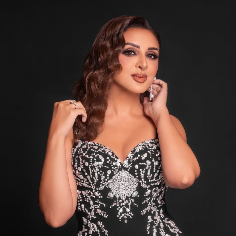 مواقف عفوية لأنغام مع معجبيها في حفلاتها الغنائية