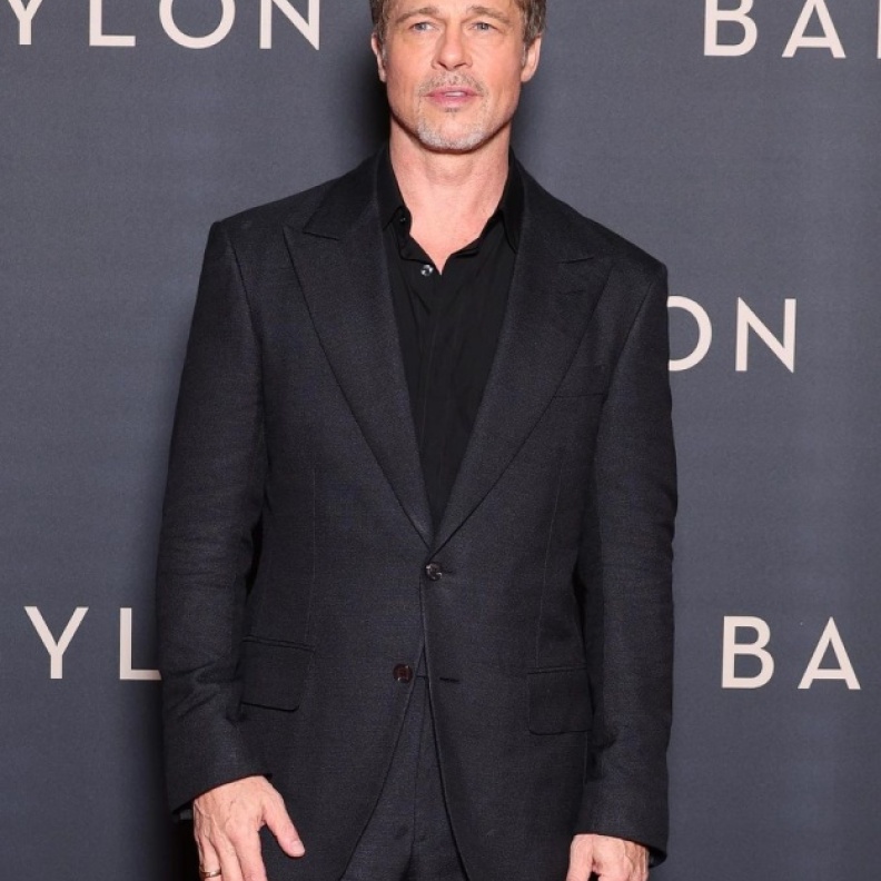 يحاول براد بيت التأقلم مع عمى التعرف على الوجوه