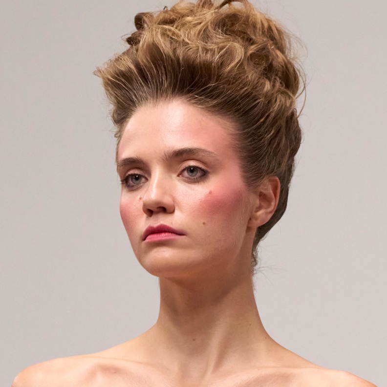 العناية بالرقبة والصدر واهم النصائح