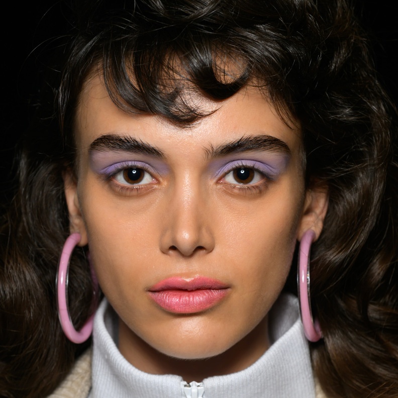 رسمات الظلال البنفسجية بخطوط سموكي من دار Fiorucci