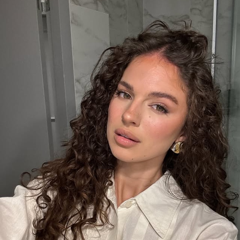 الدليل الكامChloé De Barros صورة من انستغرامهال للعناية بالبشرة لكل مرحلة عمرية:أولوياتك في العشرينات والثلاثينات والأربعينات