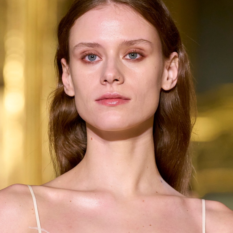 الببتيدات والكولاجين: أيهما يمنح بشرتك النتيجة التي تبحثين عنها؟