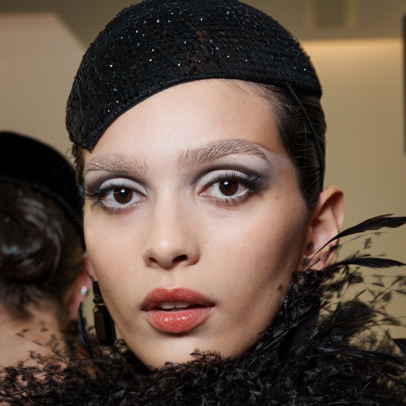 أفضل 5 زيوت لتقوية الرموش ومنع تساقطها