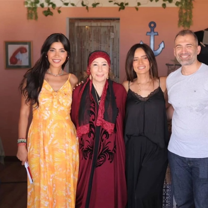 ورد وشوكولاتة