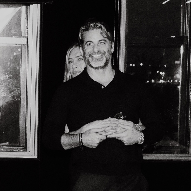 جيم كورتيس وجينيفر انيستون