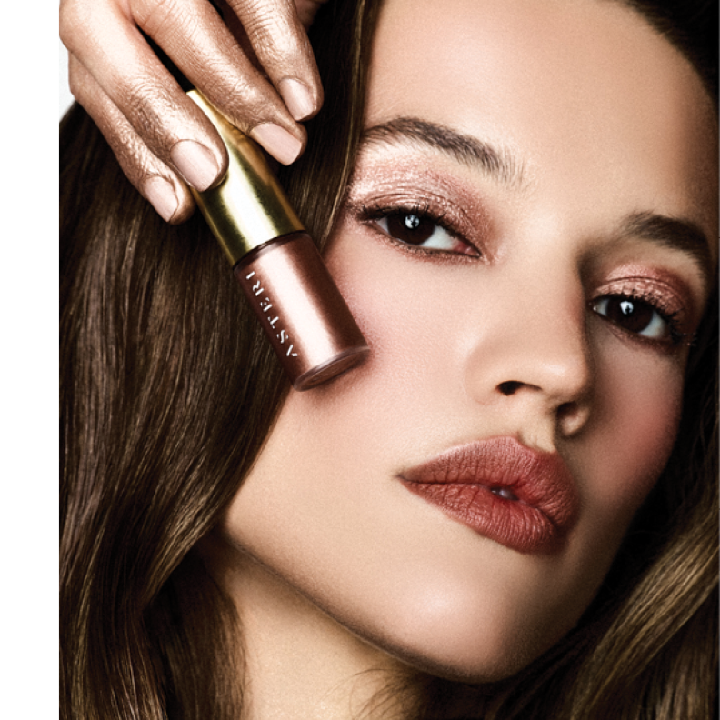 إصدارات جمالية تسرق الأنظار: من التوهج الطبيعي إلى الشفاه الجريئة