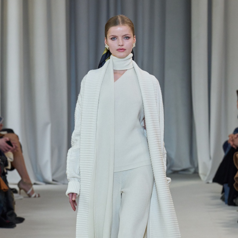 تنسيق اللّون الأبيض بأسلوب Laura Biagiotti