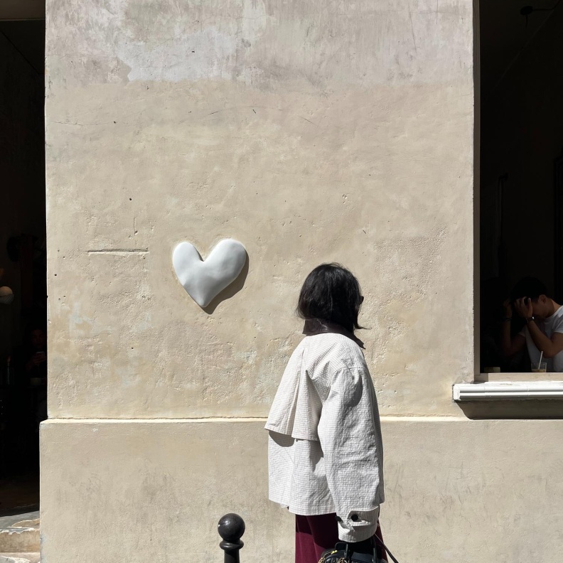 خاص لـ "هي": هكذا تصنع منسقة الأزياء السعودية شوق آل دوله بصمتها في عالم تنسيق الأزياء