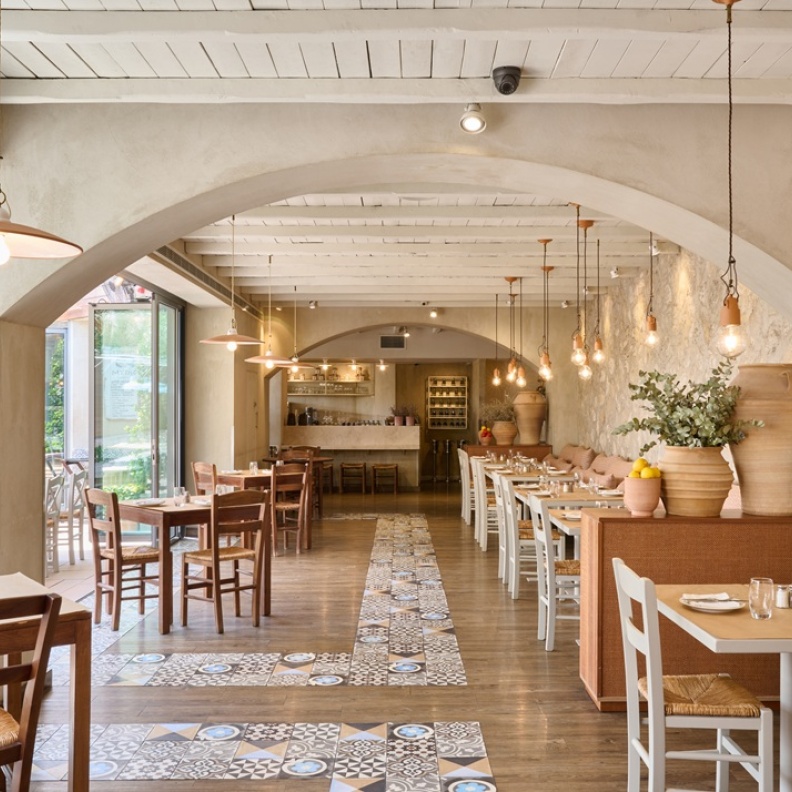 احتفالات ميثوس ونولا في دبي