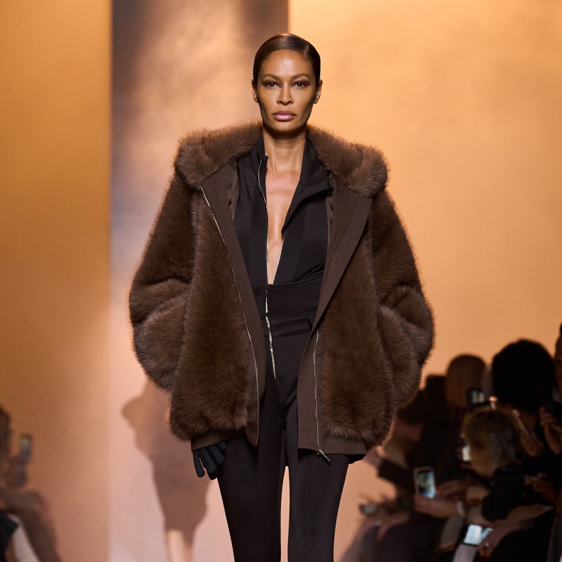 تنسيق اللّون البني بأسلوب المونوكروم من Elie Saab