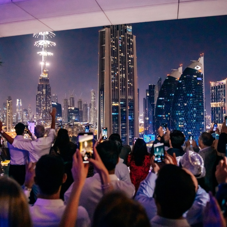 "والدورف أستوريا" مركز دبي المالي العالمي يحتفل بموسم مناسبات مهاية العام بباقة من العروض المميزة