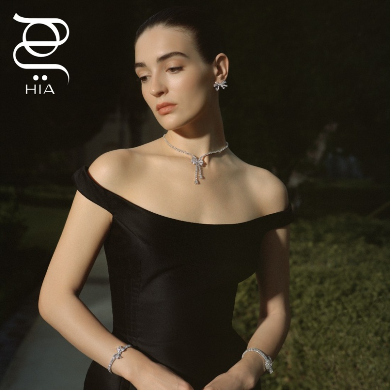 جلسة تصوير مع دار GRAFF بعنوان A Celebration Of Light & Connection