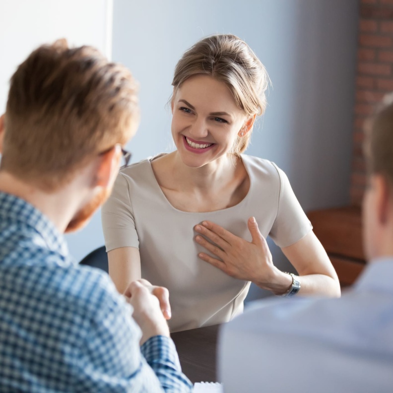 فن الامتنان في العمل: كيف تشكرين زملاءك باحترافية تزيد من رصيدك المهني؟