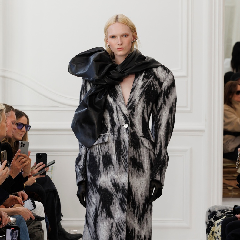 صيحة الأوشحة لشتاء 2025 بأسلوب Givenchy