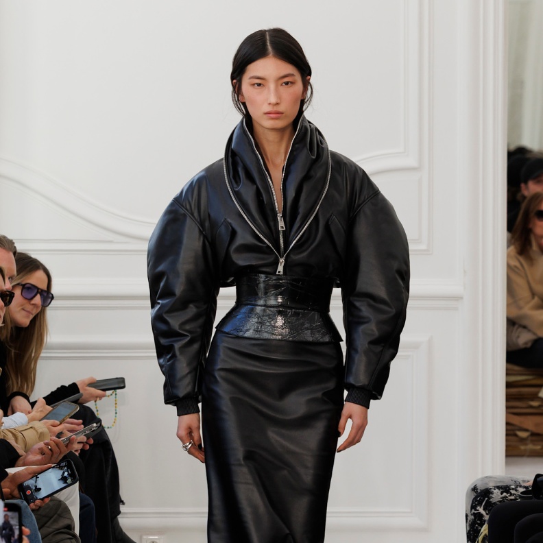 موضة شتاء 2026 تتجه إلى آسيا