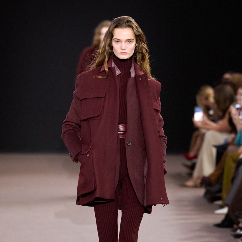 موضة جاكيت البوردو الطويلة من دار Max Mara