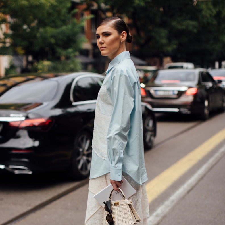 الدانتيل خيارك الأمثل لشتاء 2025