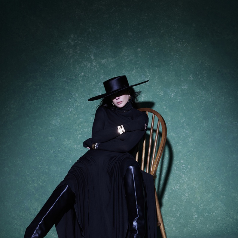 نادين لبكي نجمة عدد نوفمبر لمجلة "هي"