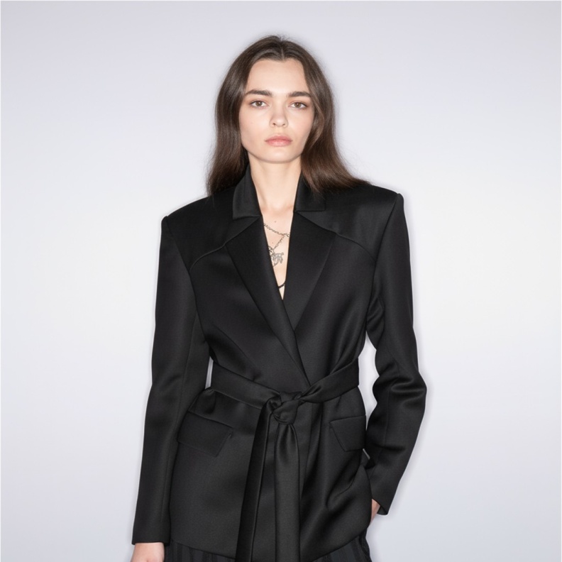 المصممون الهنغاريون يعيدون تعريف موضة الشتاء