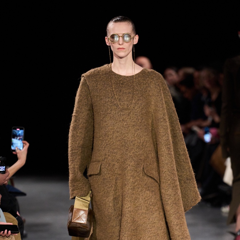 فساتين شتوية دافئة من Uma Wang