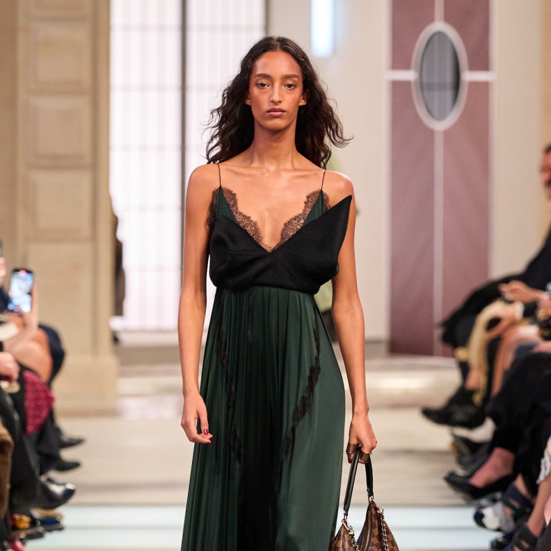 من مجموعة "لويس فيتون" Louis Vuitton لخريف وشتاء 2025 