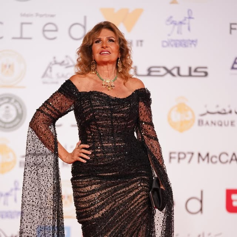 ابرز اطلالات النجمات في حفل افتتاح مهرجان القاهرة السينمائي الـ46 .. بالصور