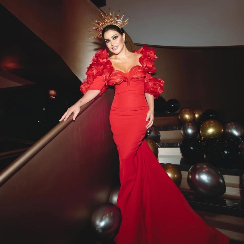 اللون الأحمر يرسم أناقة جومانا مراد في ختام عام 2025