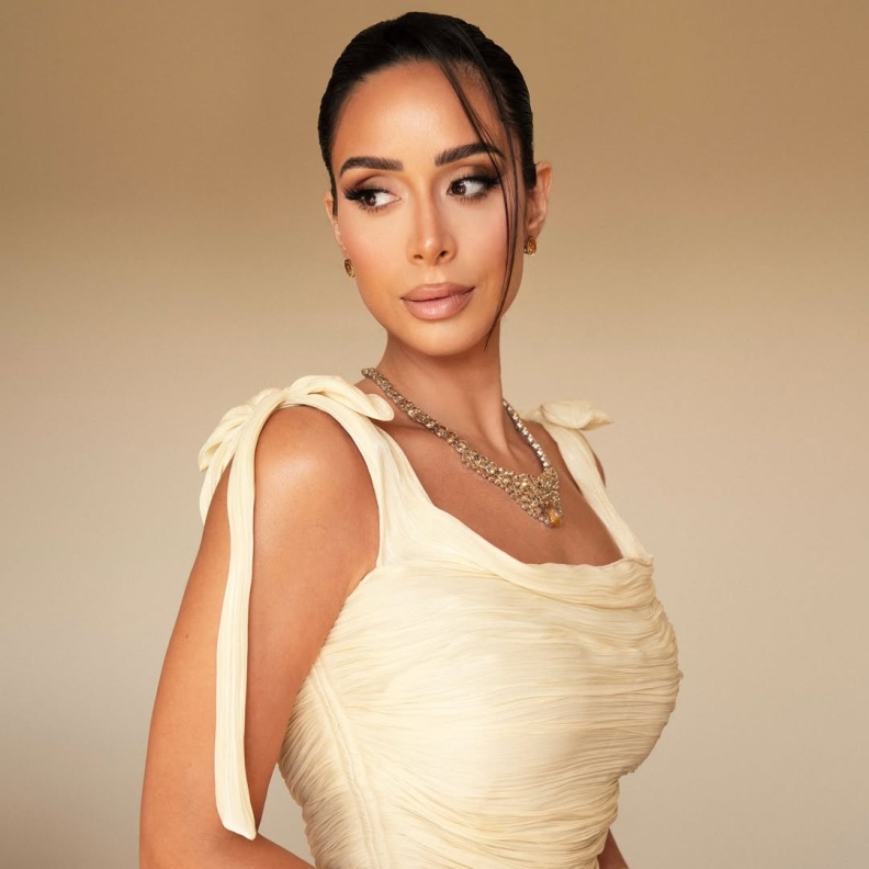 تختار بسنت شوقي لوك مكياج مختلف وراقي صورة من انستغرام بنست شوقي