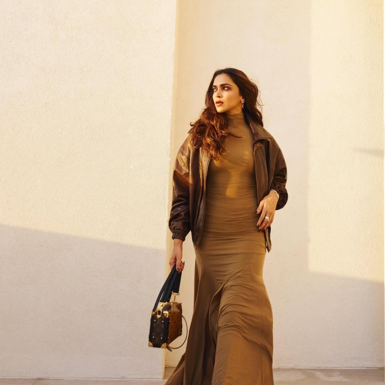 ديبيكا بادكون بالفستان الطويل باللون البني مع الجاكيت المنتفخ 