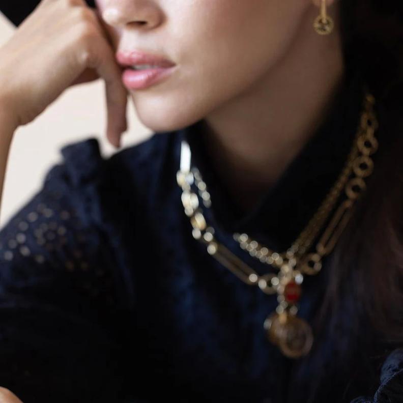 سوار صغير بمشبك مرصع بالألماس بتصميم مختلط من FOUNDRAE