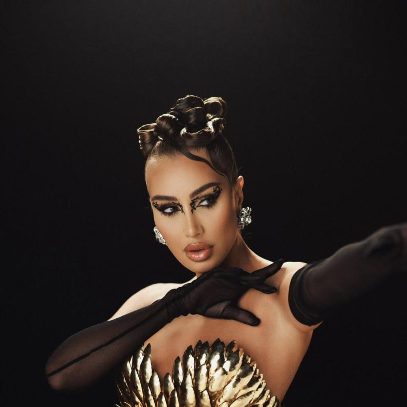 شاهدي أغرب مجوهرات خارجة عن المألوف اختارتها نجمات العالم