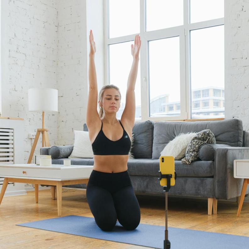 كيف تُحوّلين هاتفكِ الذكي إلى مدربكِ الشخصي دون أضرار لاحقة؟.. إليكِ الإجابة الحاسمة