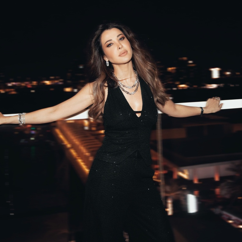 صيحة العقود المكدسة نصائح لتنسيق كل قطعة بشكل مثالي