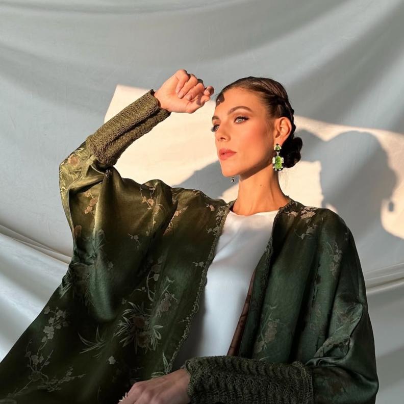 5 علامات سعودية تعيد صياغة العباءة كقطعة تتجاوز الزمن والاتجاهات