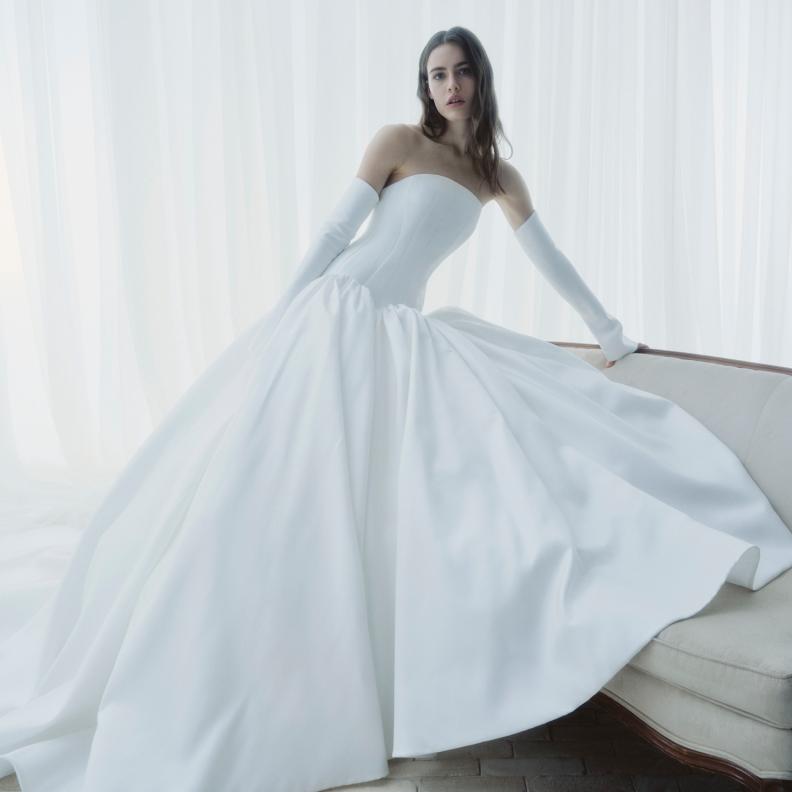 قصة الخصر المنخفض من  Rivini  ضمن موضة خريف 2026