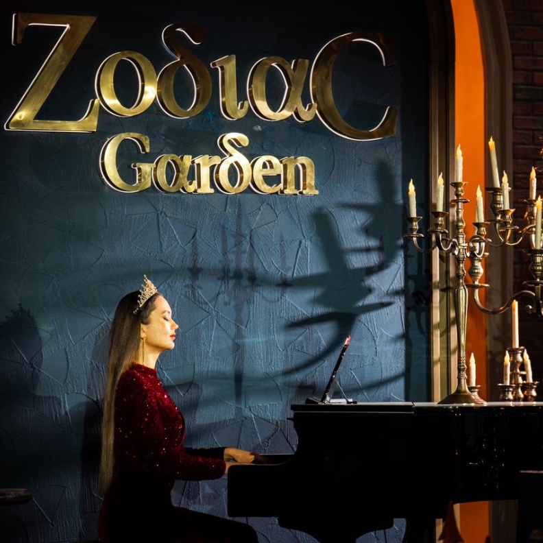 مطاعم ذا جروفز… رحلة استثنائية تجمع النكهات العالمية بالعروض الحية في قلب موسم الرياض