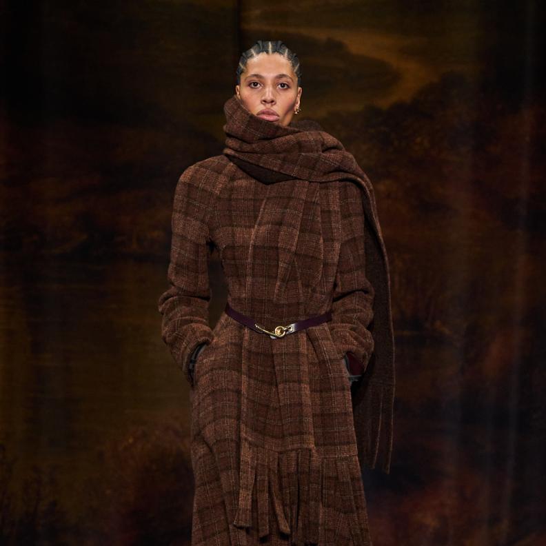 معطف صوفي طويل من Burberry