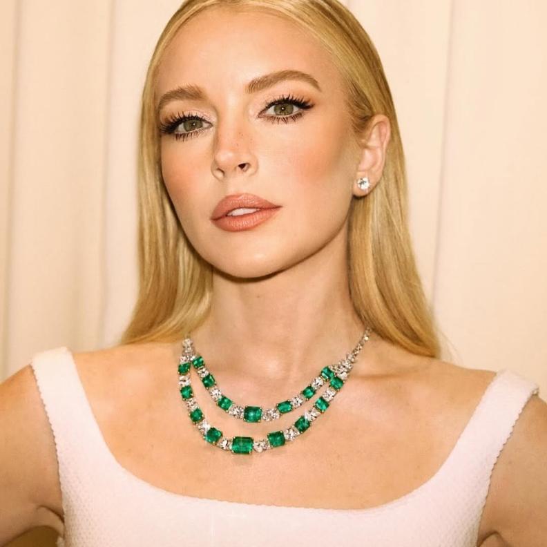  إطلالة Lindsay Lohan برسمات المكياج المشمشي- الصورة من حساب Rob Zangardi على انستغرام