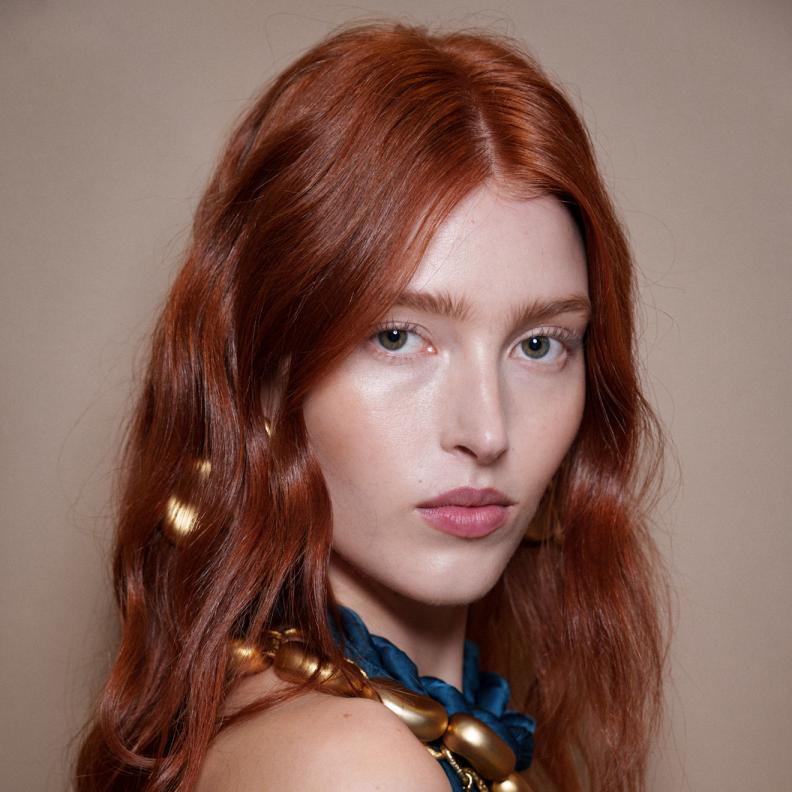 ألوان الشعر الاحمر الداكن من دار Zimmermann