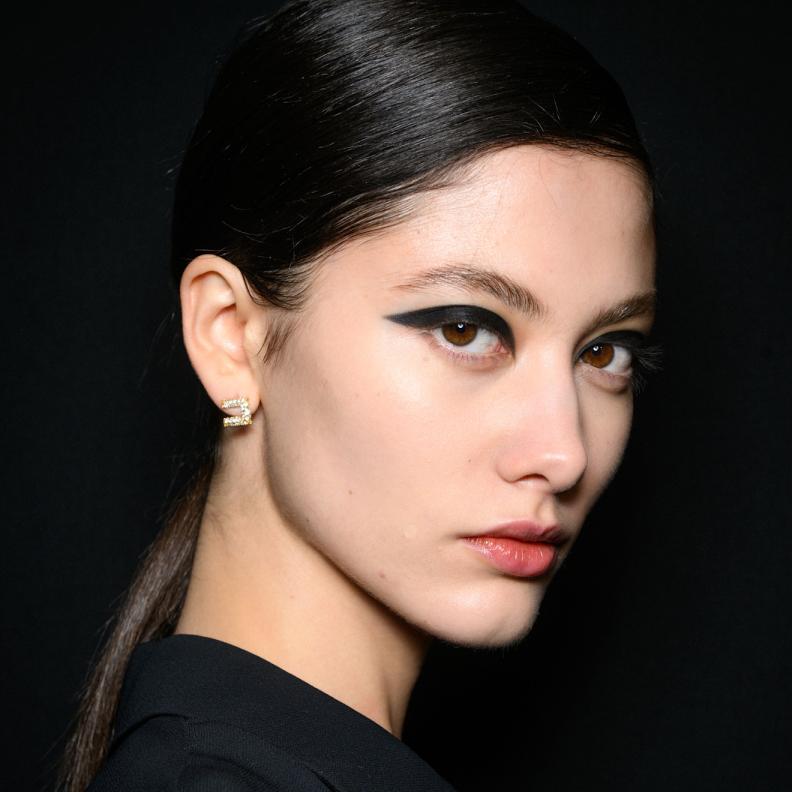 طوط الكحل الكريمية على الجفون من دار Elisabetta Franch