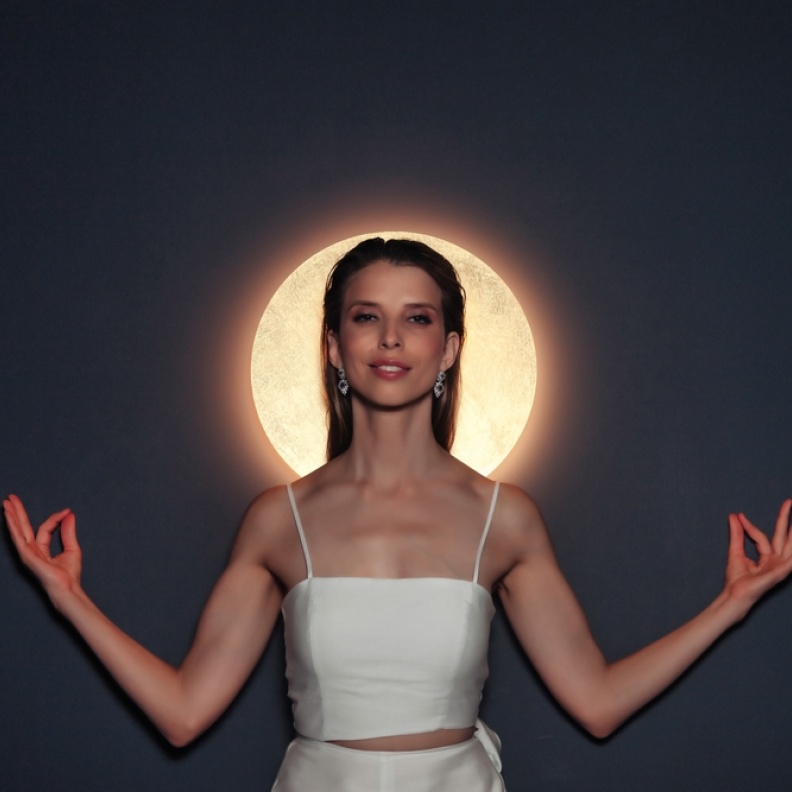 طقوس الضوء القمري حفلة كونية للعناية بجمالكِ من وحي نساء الحضارات الخالدة