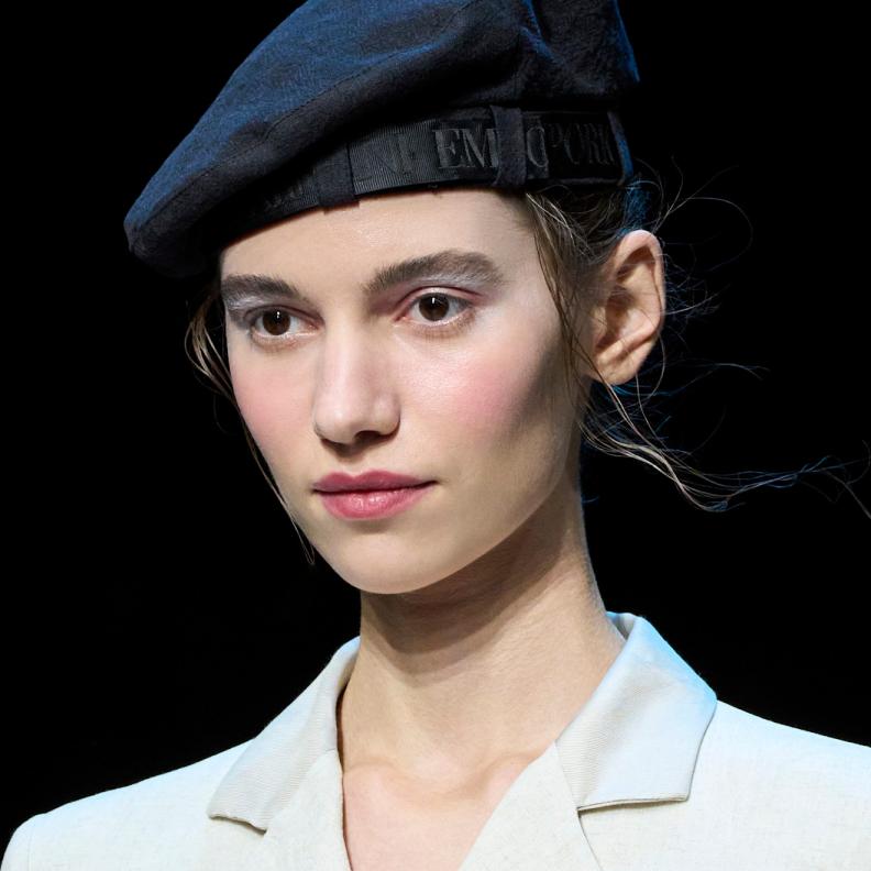 عارضة Emporio Armani