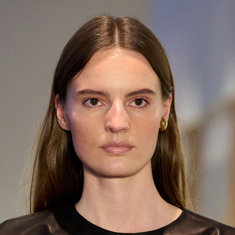 كيف تحافظين على بشرة ممتلئة ومشدودة حول الفم؟