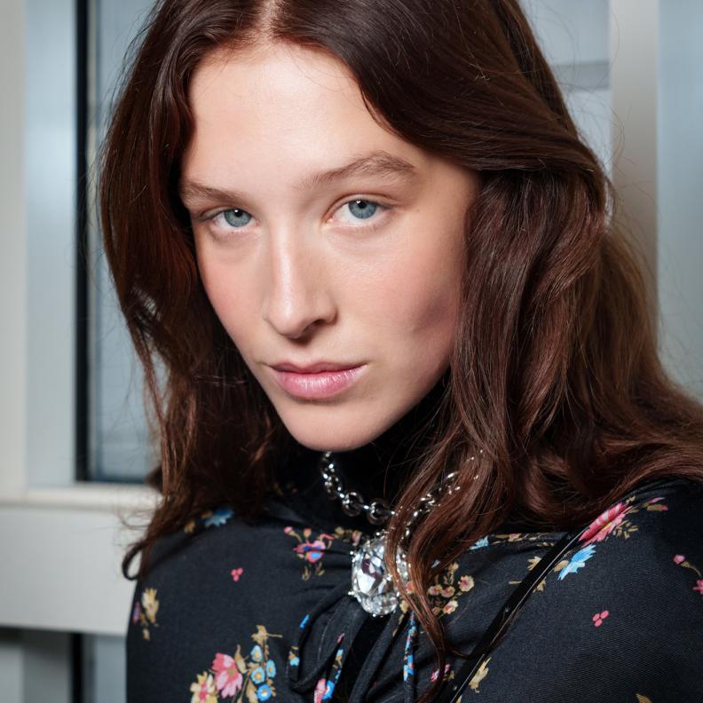 حين تتنفس البشرة: لماذا تختفي الحبوب عند التوقف عن الترطيب؟