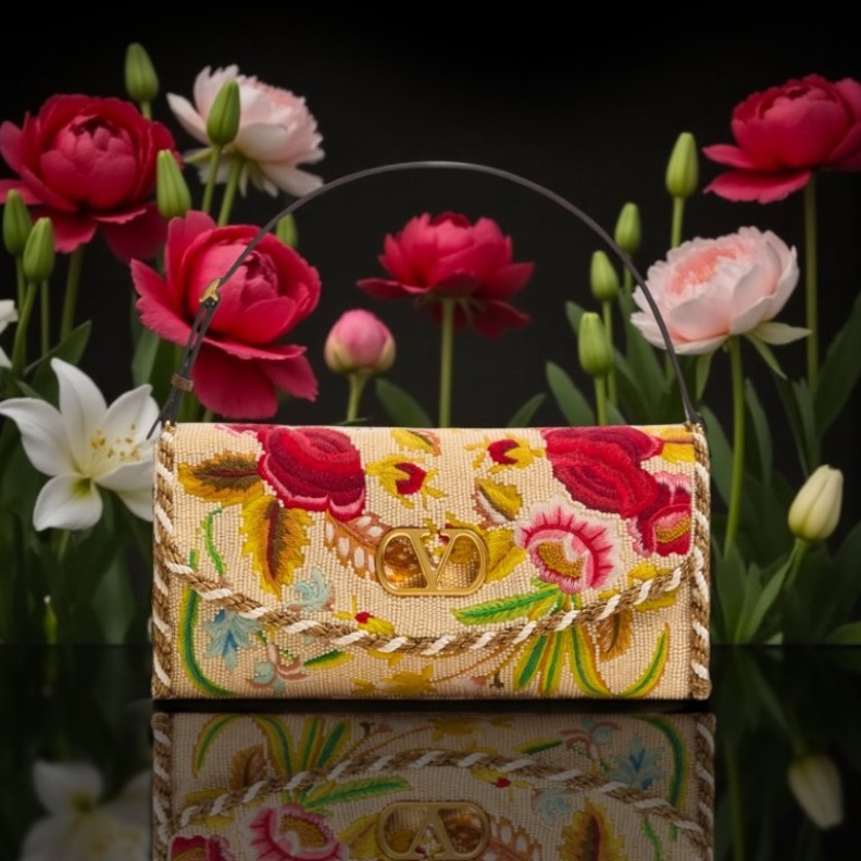 دار فالنتينو تقّدّم الفصل الثاني من مشروعها الإبداعي الرقمي ديفاين من فالنتينو  غارافاني 